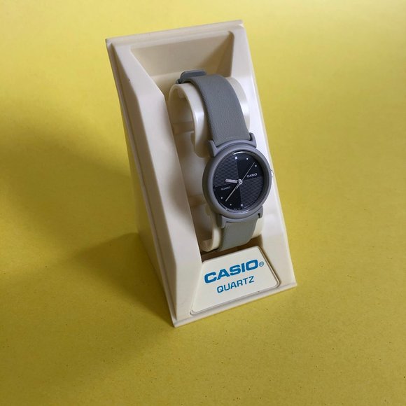 Casio Accessories - VINTAGE Casio Women's Watch (NEW BATTERY)